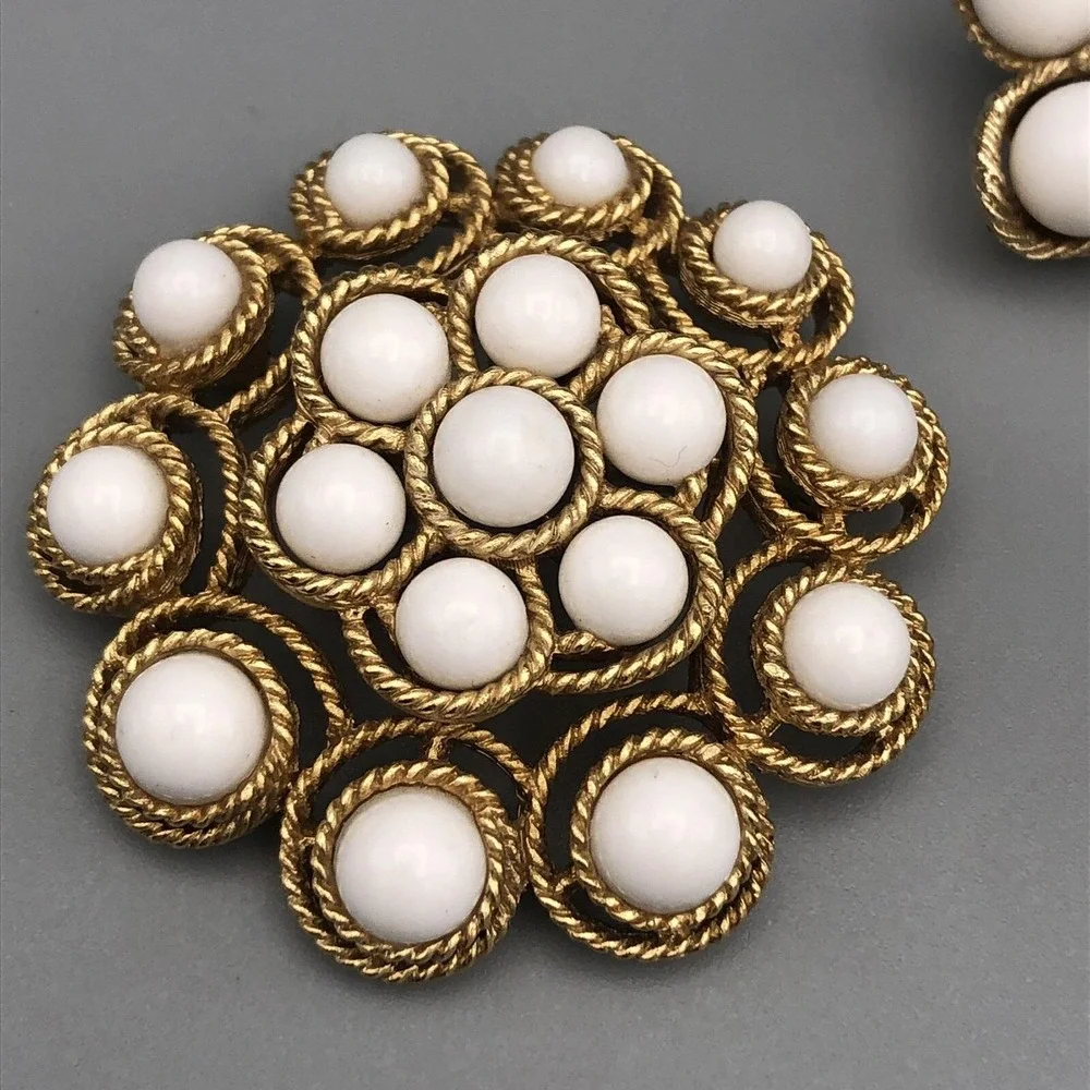 Vintage Crown Trifari Saturn White Milk Glass Gold Tone Brooch Pin Clip Earrings